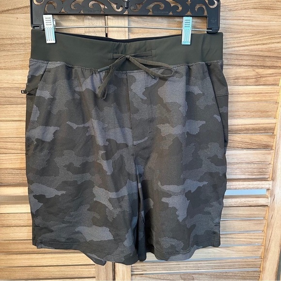 Lululemon T.H.E. Short  Camo Size M - Picture 2 of 6
